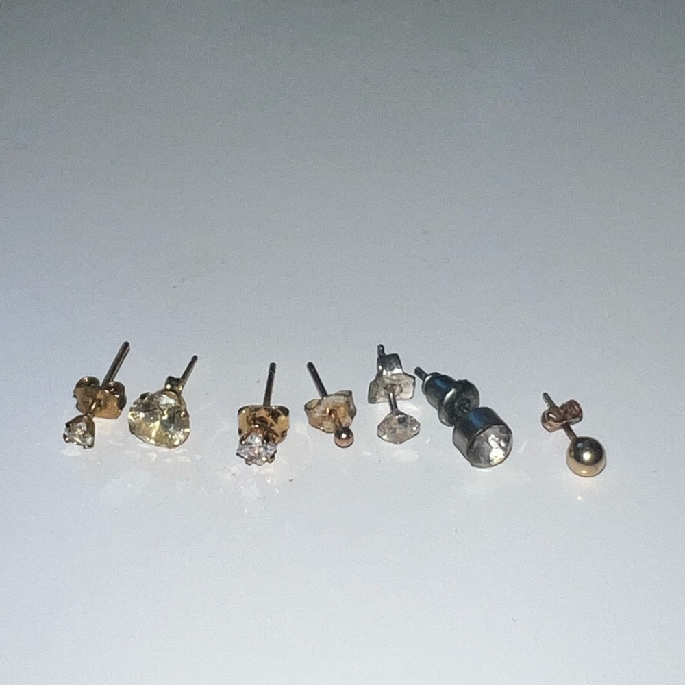 Item: single stud pack